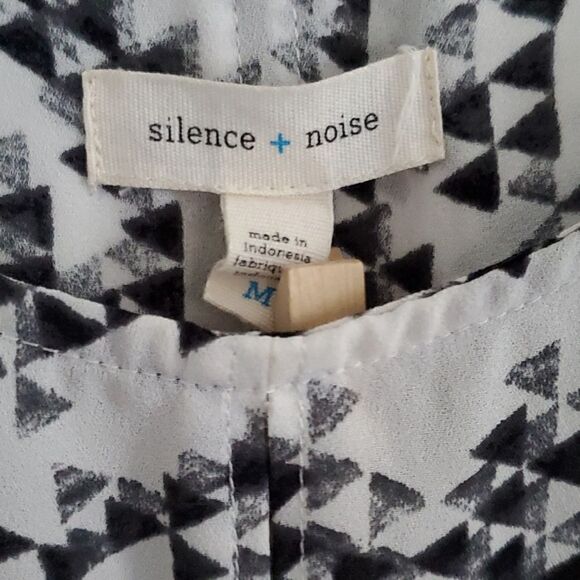 Urban Outfitters Dramatic High Low SemiSheer Top - Picture 4 of 6